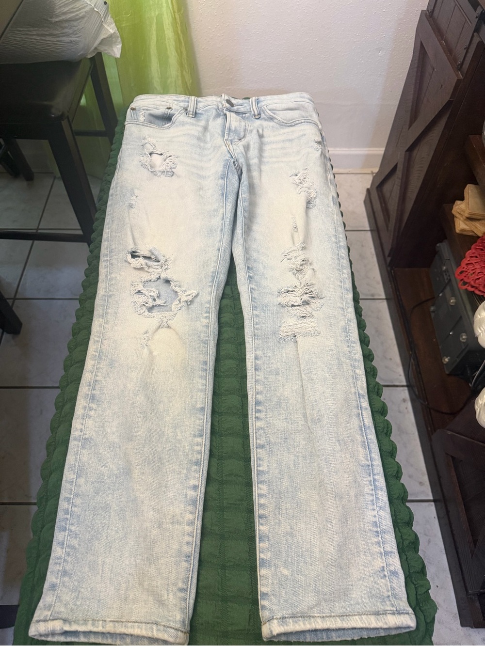 American Eagle Outfitters Light Wash Distressed Straight Jeans